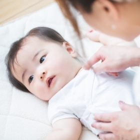 赤ちゃんとの愛着形成＜赤ちゃんとのふれあいベビーヨガの体験＞ （無料）